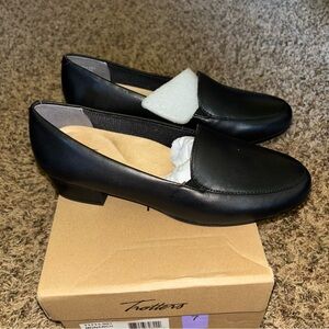 Trotters Black Leather Loafers